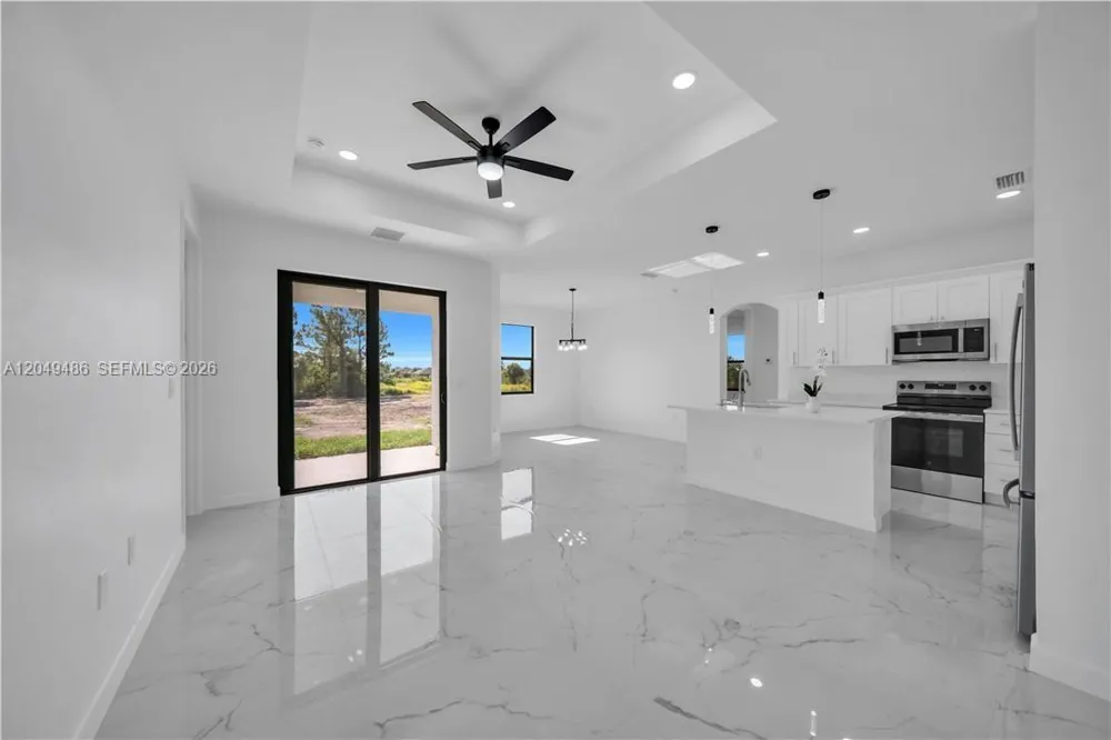 800 Pine Ave Lehigh Acres, FL 33972