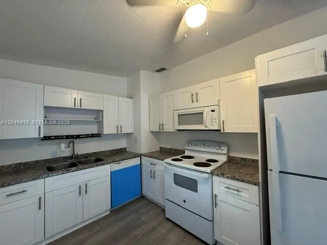 4221 SW 39th St West Park, FL 33023