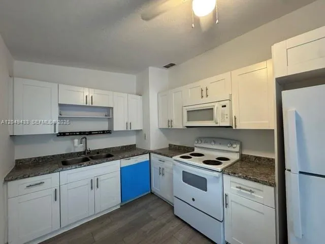 4221 SW 39th St West Park, FL 33023