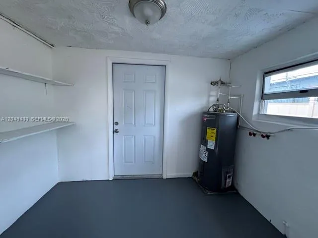 4221 SW 39th St West Park, FL 33023