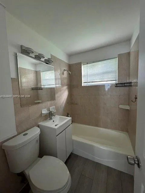 4221 SW 39th St West Park, FL 33023