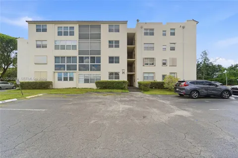 2871 Somerset Dr #103