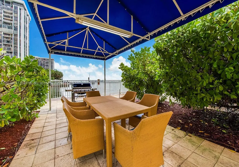 2101 Brickell Ave #1112 Miami, FL 33129