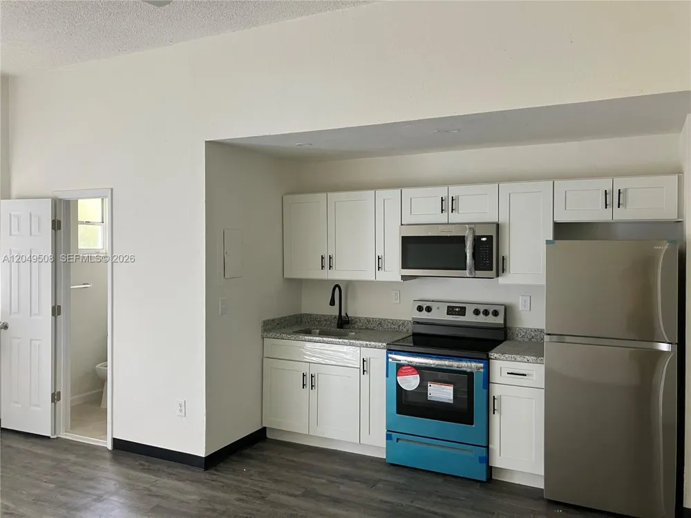 467 NW 8th St #4 Miami, FL 33136