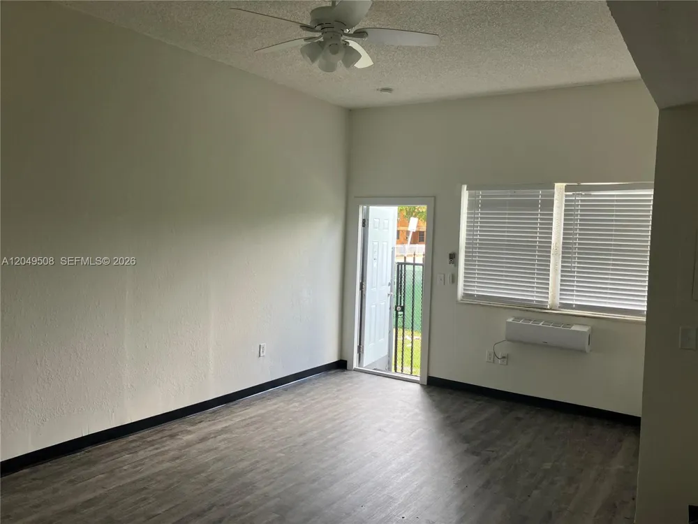 467 NW 8th St #4 Miami, FL 33136