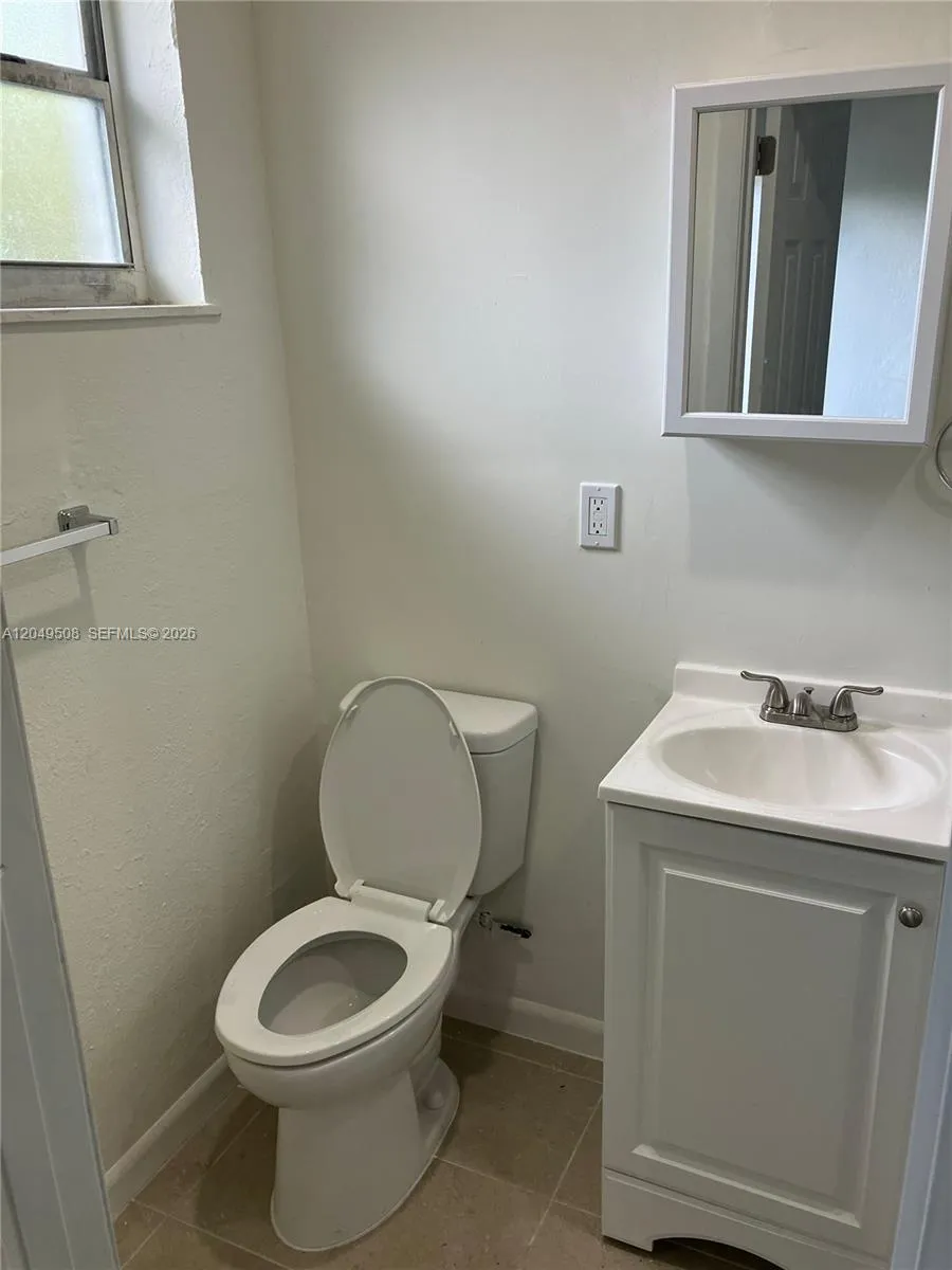 467 NW 8th St #4 Miami, FL 33136