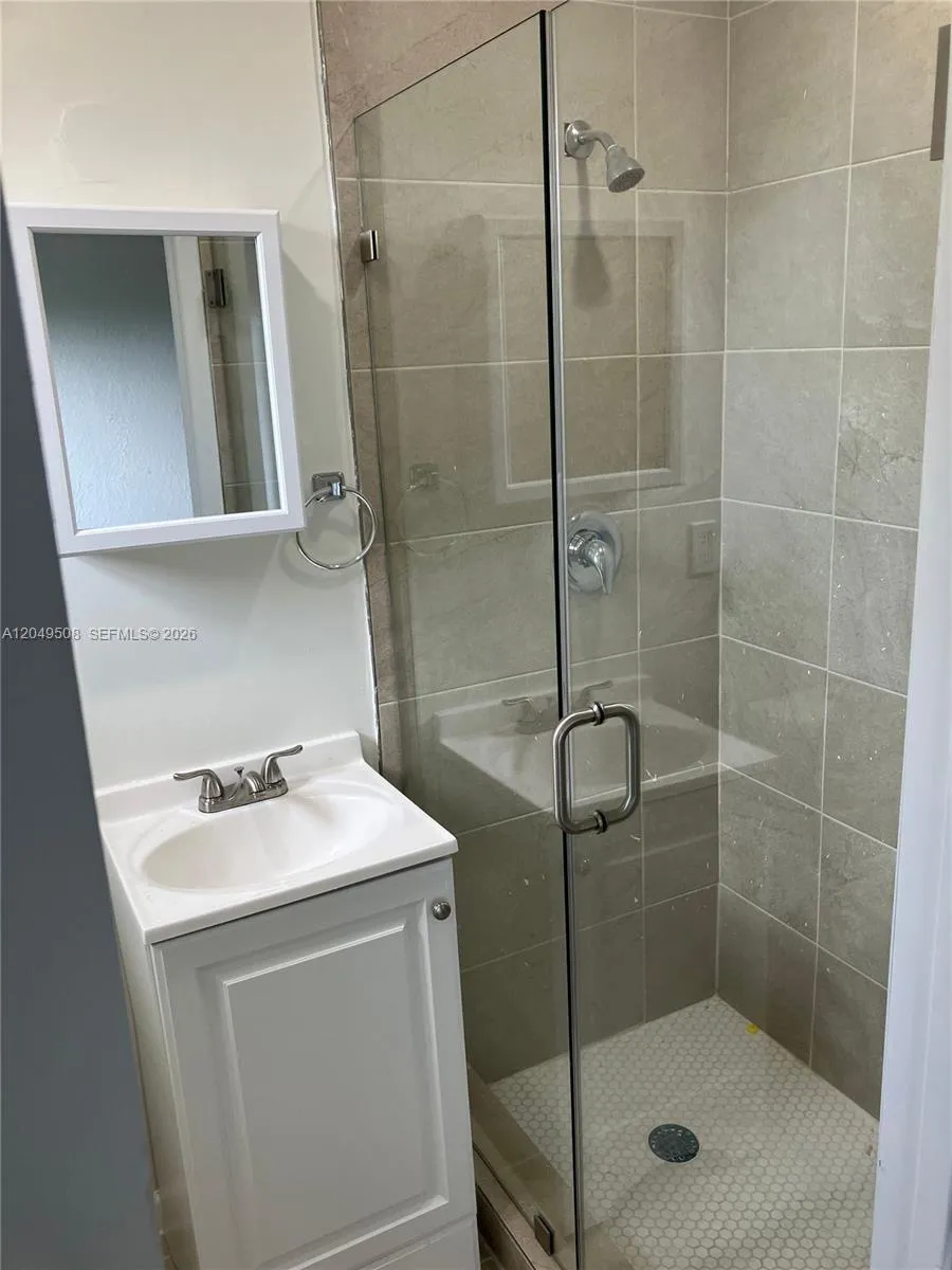 467 NW 8th St #4 Miami, FL 33136