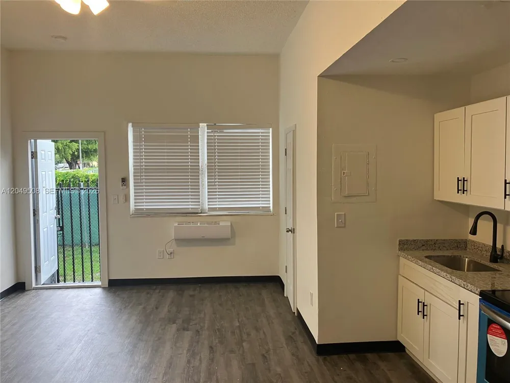 467 NW 8th St #4 Miami, FL 33136