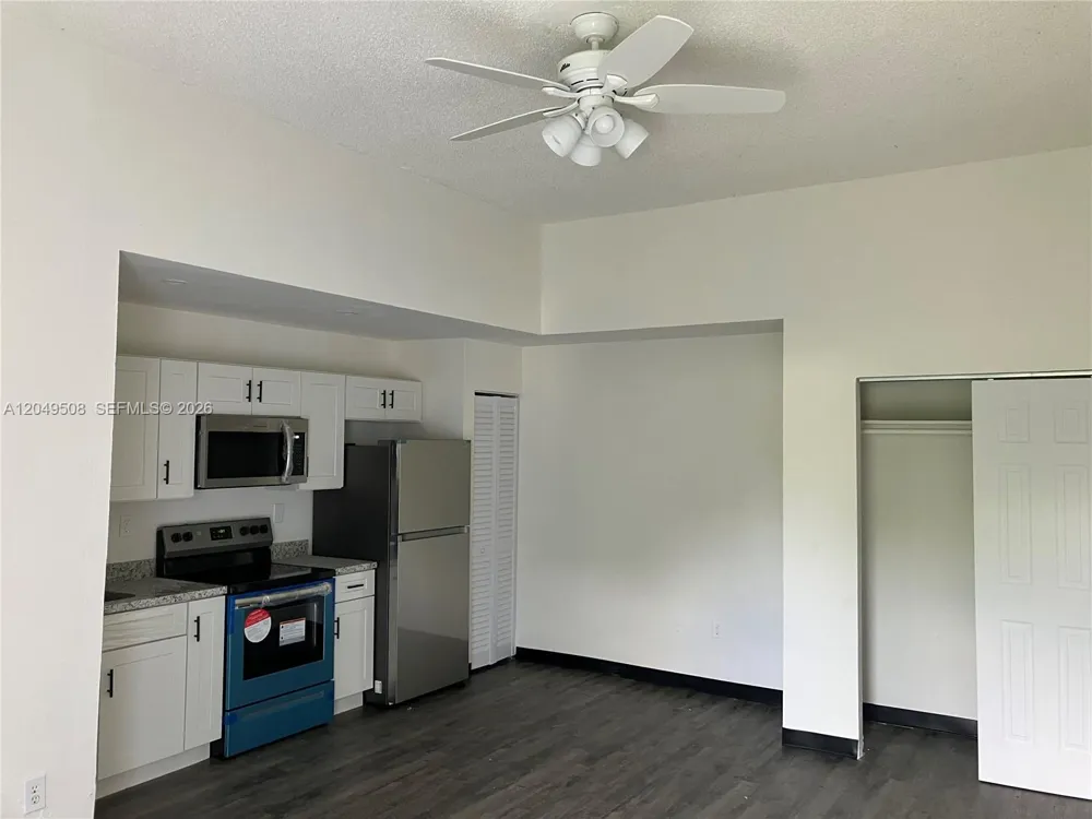 467 NW 8th St #4 Miami, FL 33136