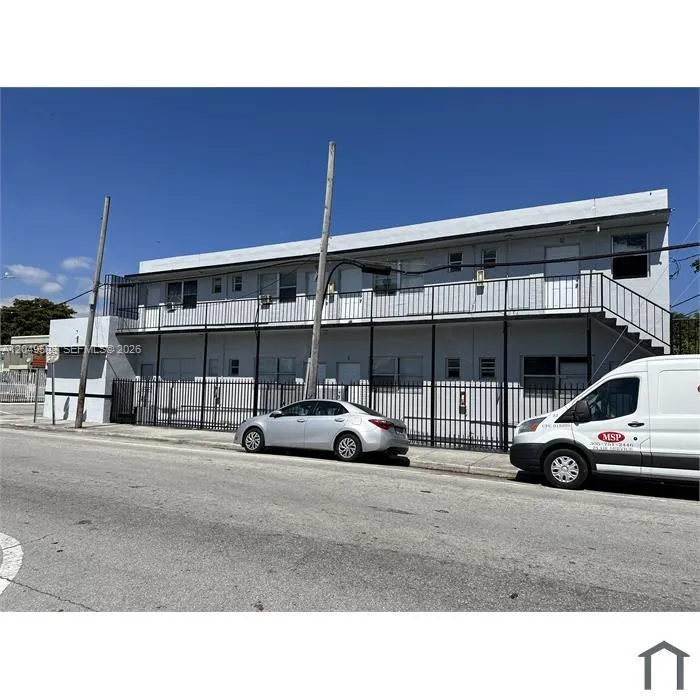467 NW 8th St #4 Miami, FL 33136
