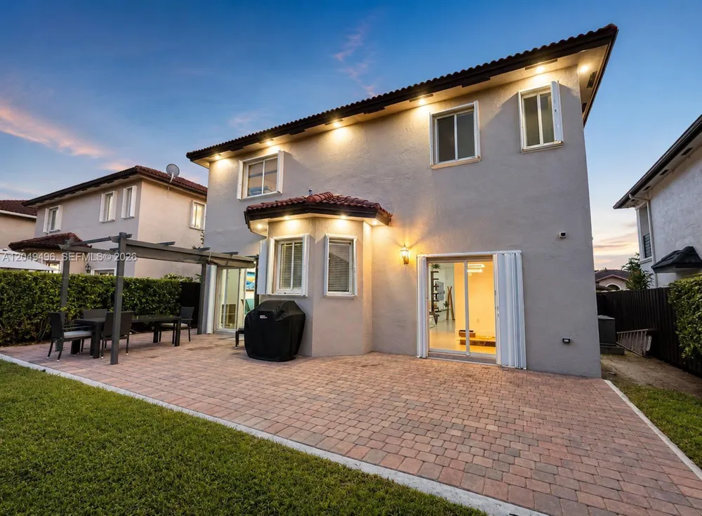 15441 SW 11th Ter Miami, FL 33194