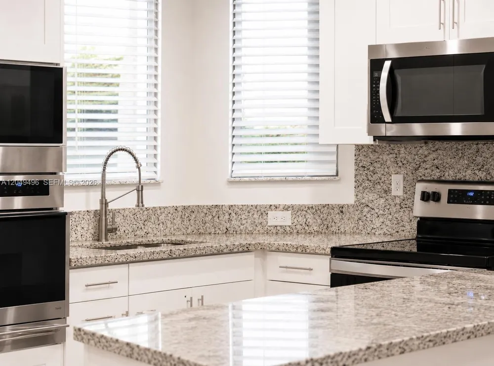 15441 SW 11th Ter Miami, FL 33194