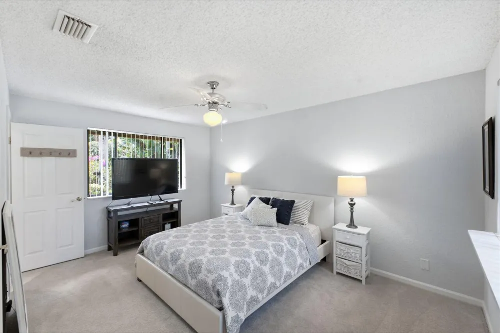 2719 Oak Tree Lane Oakland Park, FL 33309