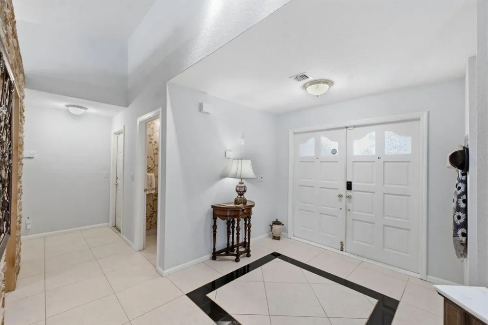 2719 Oak Tree Lane Oakland Park, FL 33309