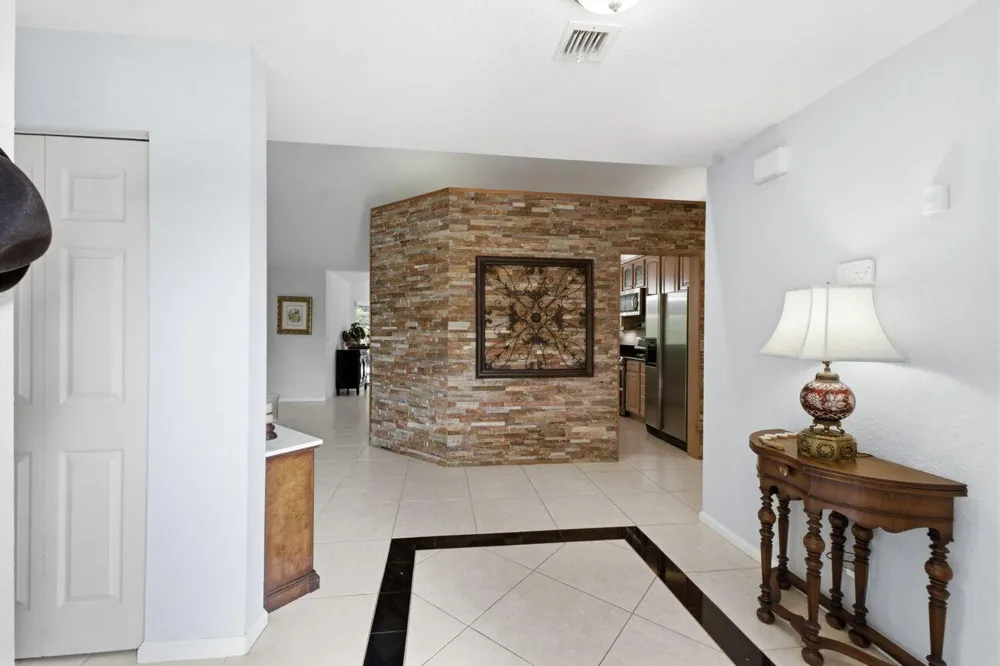 2719 Oak Tree Lane Oakland Park, FL 33309