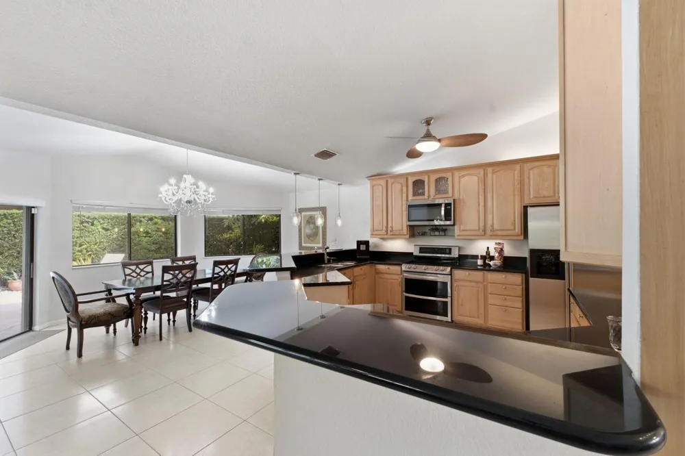 2719 Oak Tree Lane Oakland Park, FL 33309