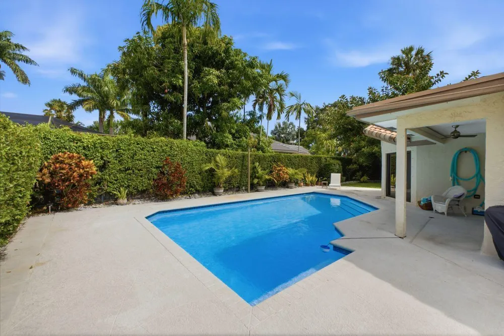 2719 Oak Tree Lane Oakland Park, FL 33309