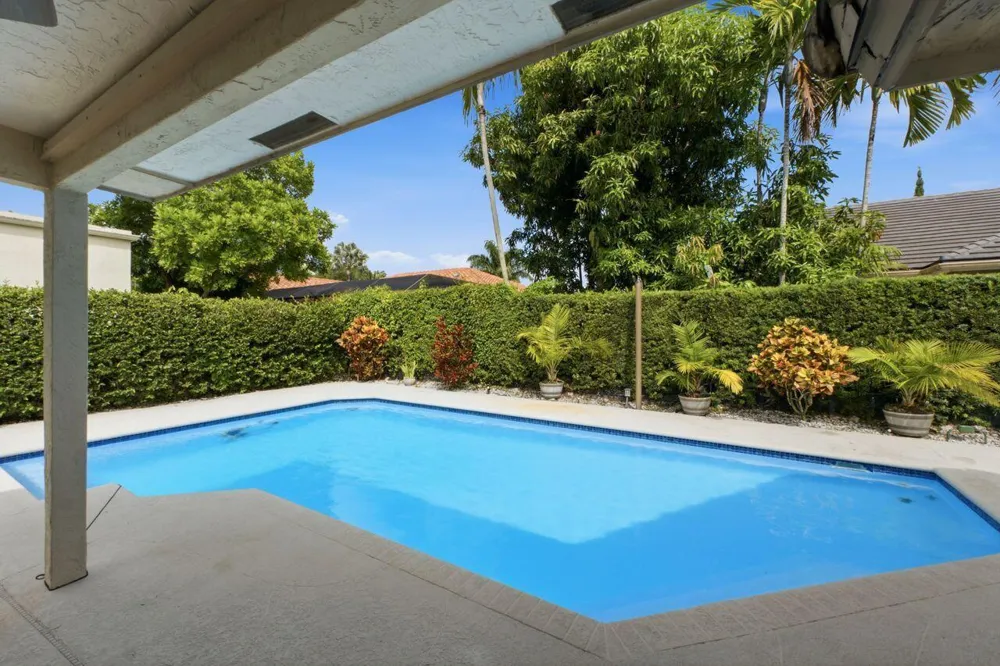 2719 Oak Tree Lane Oakland Park, FL 33309