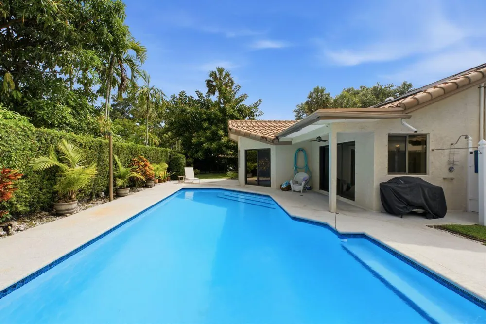 2719 Oak Tree Lane Oakland Park, FL 33309