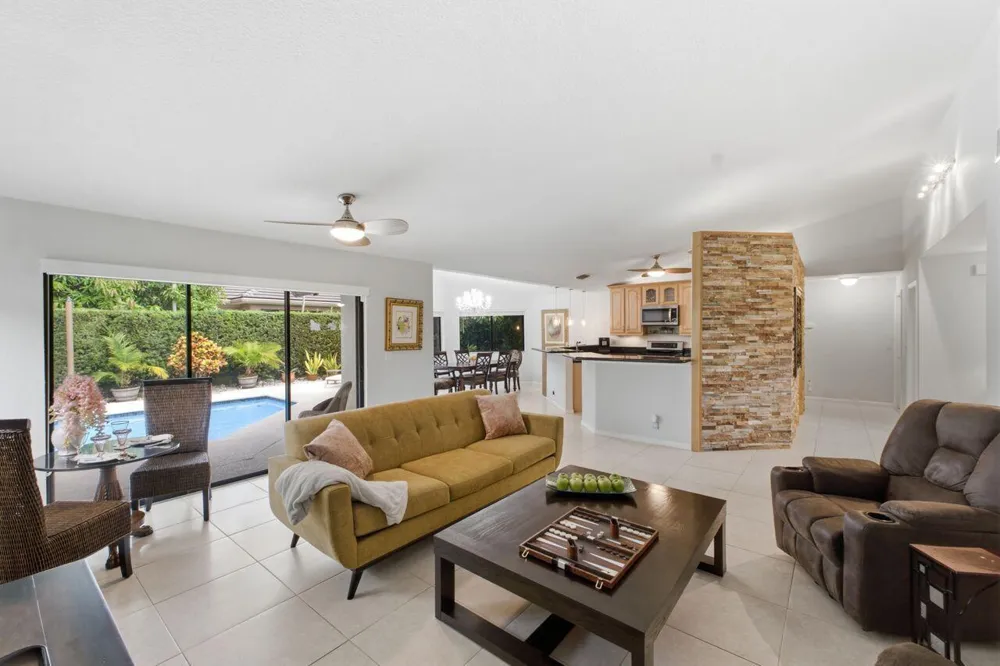 2719 Oak Tree Lane Oakland Park, FL 33309