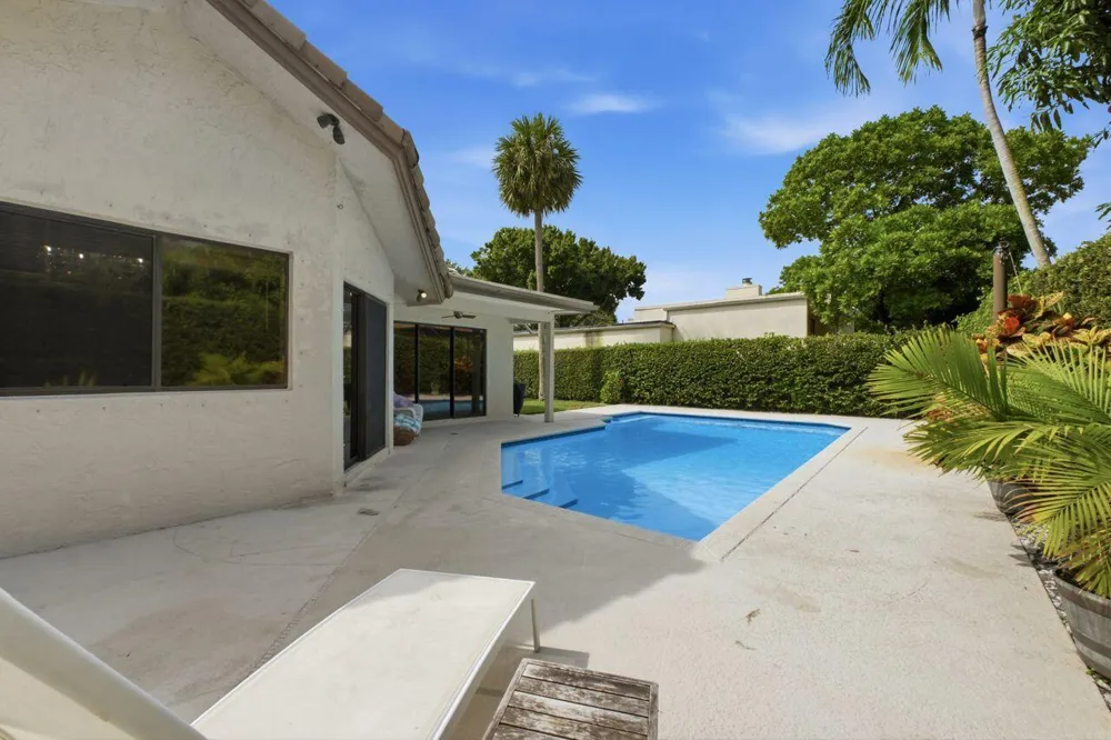 2719 Oak Tree Lane Oakland Park, FL 33309