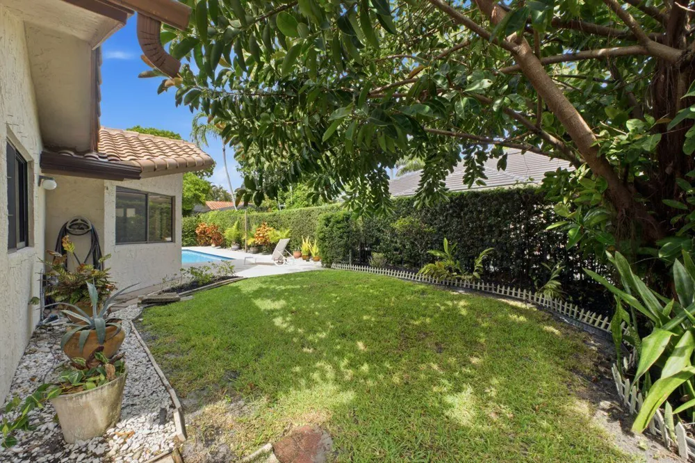 2719 Oak Tree Lane Oakland Park, FL 33309