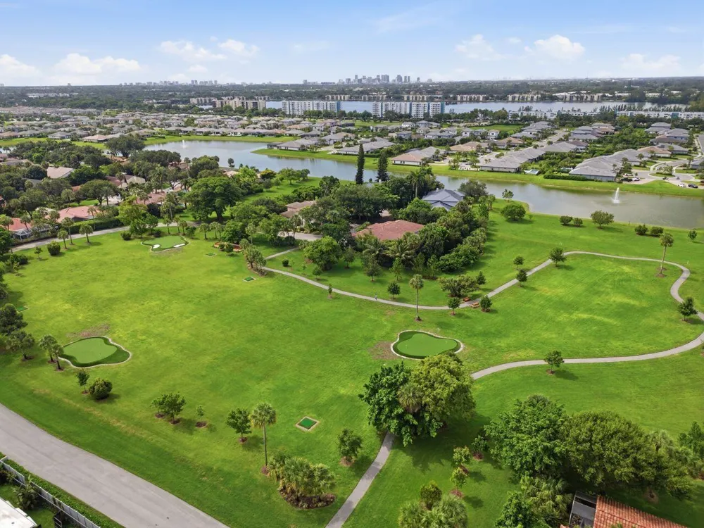 2719 Oak Tree Lane Oakland Park, FL 33309