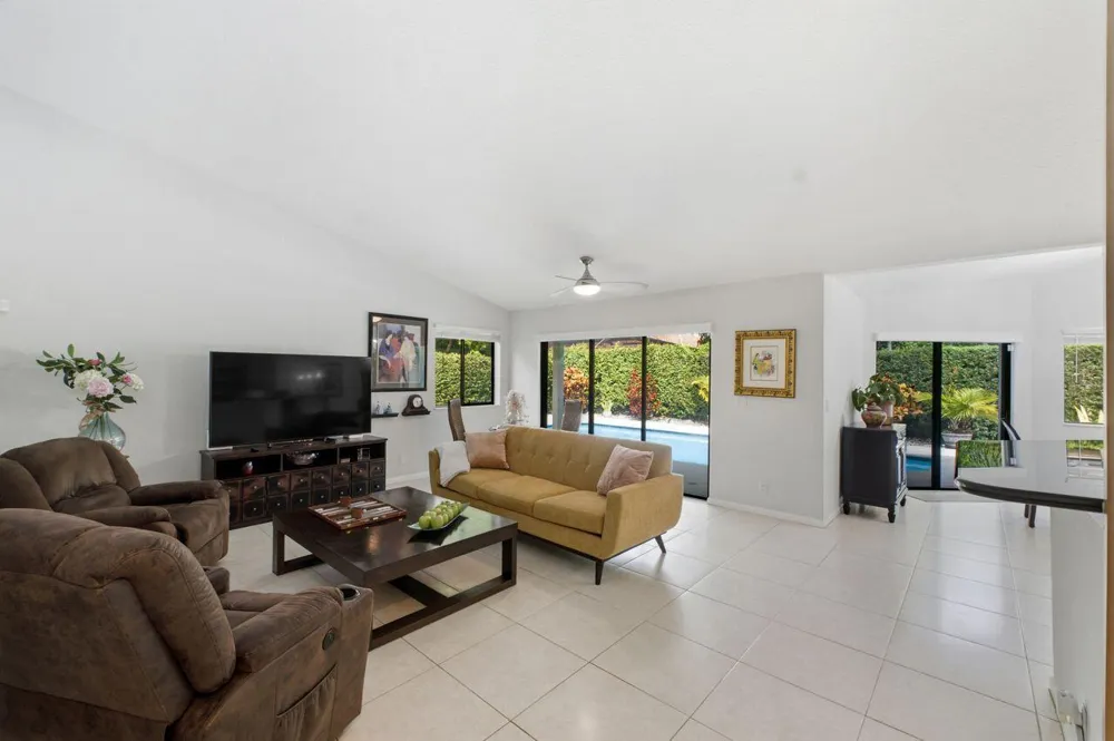 2719 Oak Tree Lane Oakland Park, FL 33309