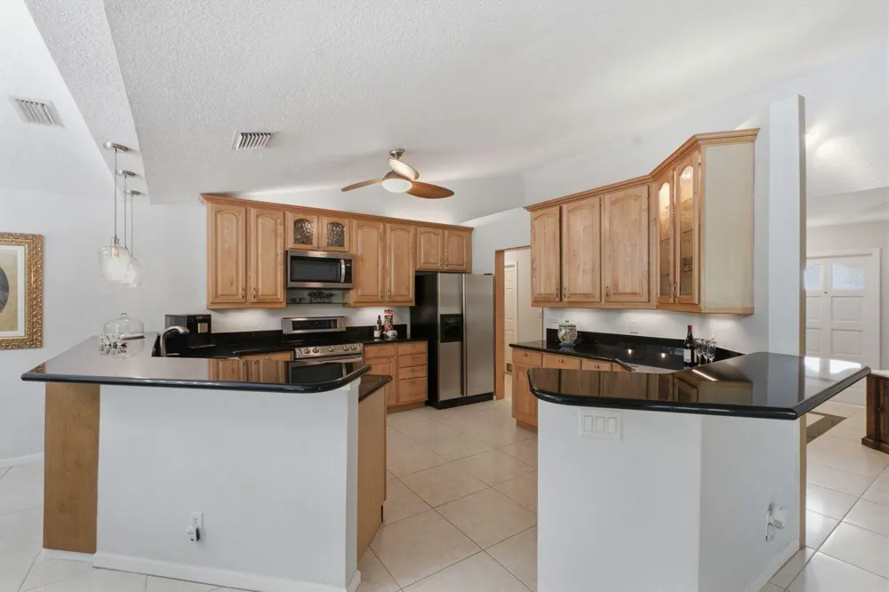 2719 Oak Tree Lane Oakland Park, FL 33309