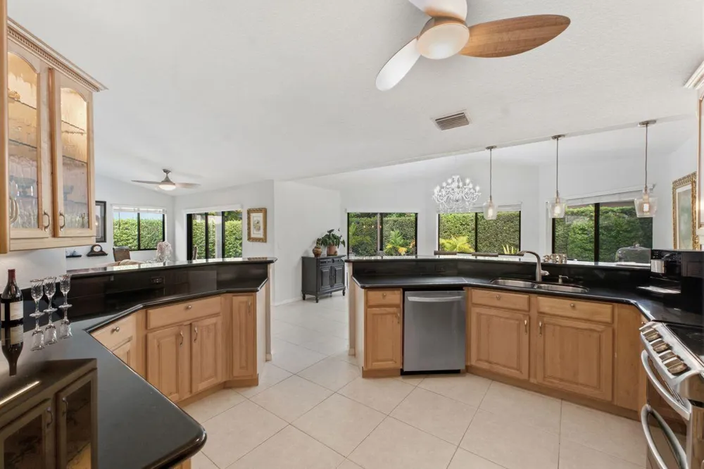 2719 Oak Tree Lane Oakland Park, FL 33309