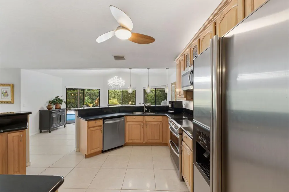 2719 Oak Tree Lane Oakland Park, FL 33309