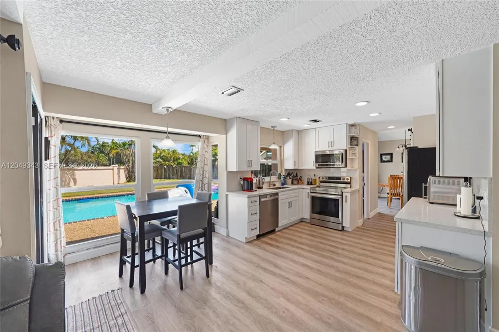 8650 SW 57th Ct Cooper City, FL 33328