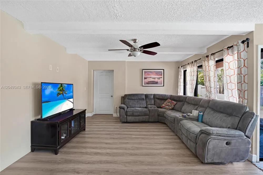 8650 SW 57th Ct Cooper City, FL 33328