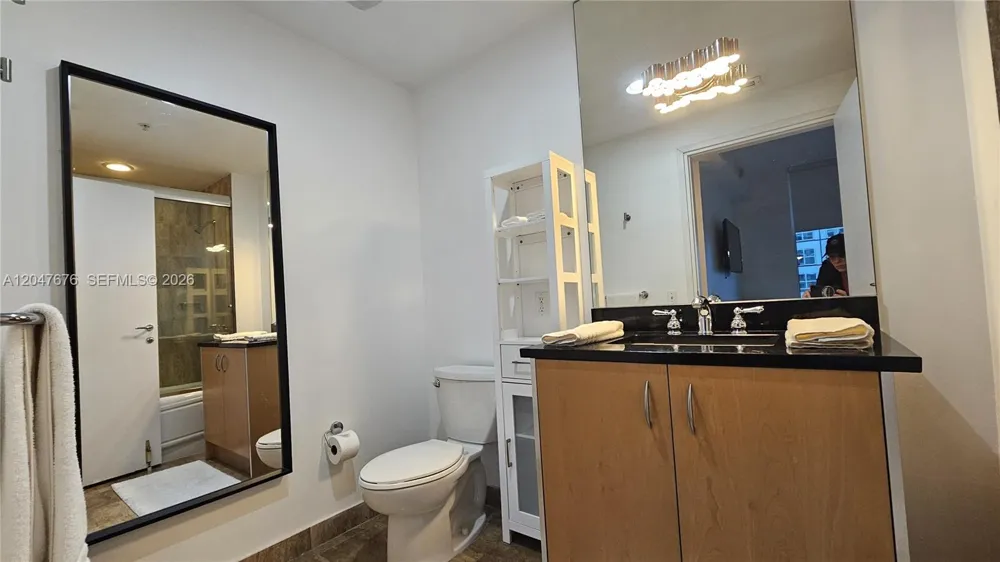 300 S Biscayne Blvd #T-2905 Miami, FL 33131