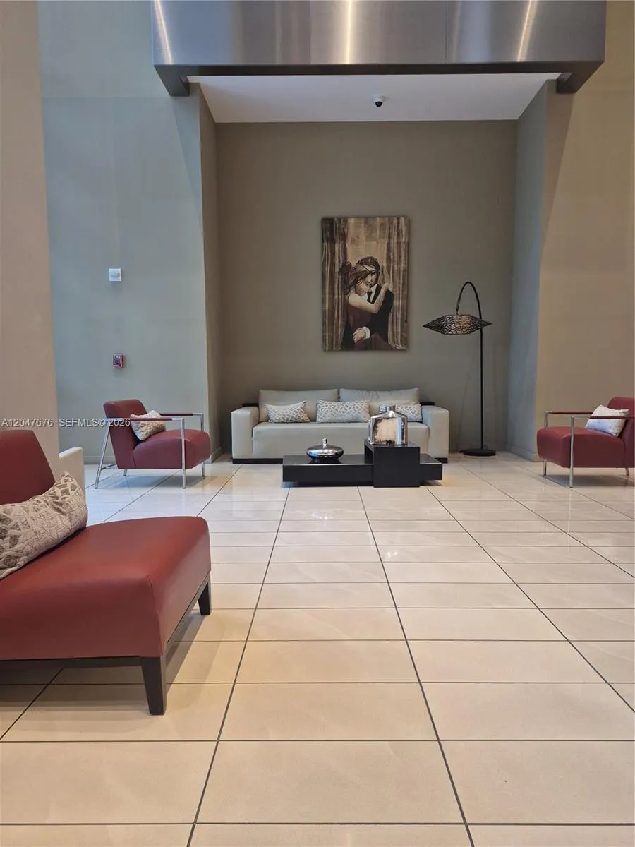 300 S Biscayne Blvd #T-2905 Miami, FL 33131