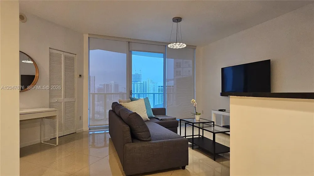 300 S Biscayne Blvd #T-2905 Miami, FL 33131