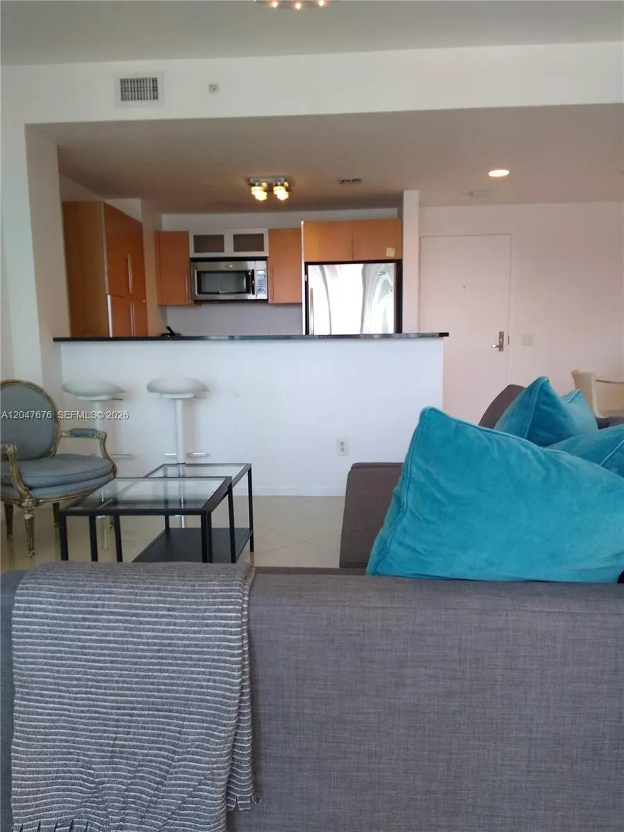 300 S Biscayne Blvd #T-2905 Miami, FL 33131
