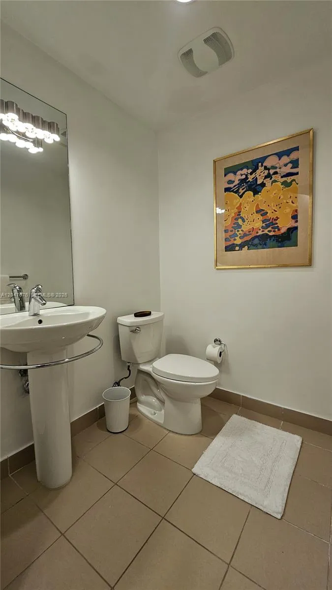 300 S Biscayne Blvd #T-2905 Miami, FL 33131