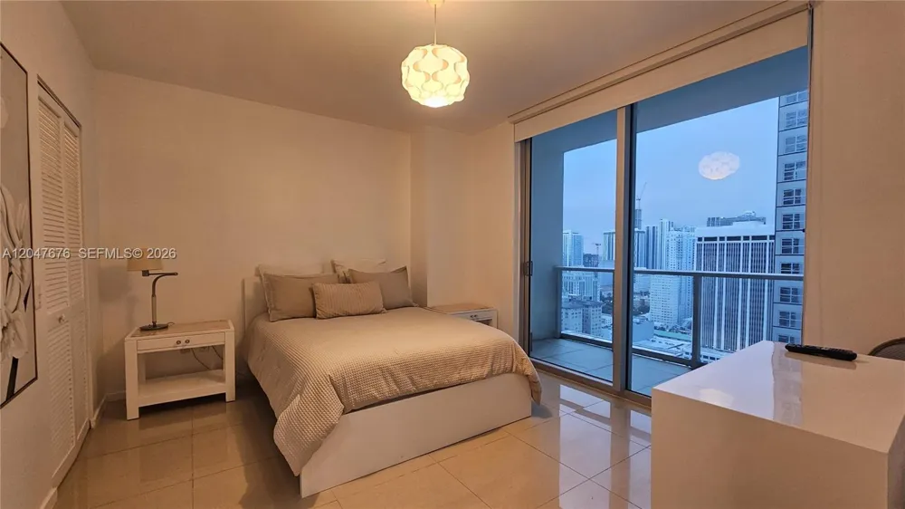 300 S Biscayne Blvd #T-2905 Miami, FL 33131