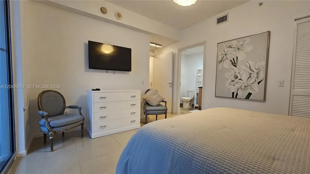 300 S Biscayne Blvd #T-2905 Miami, FL 33131