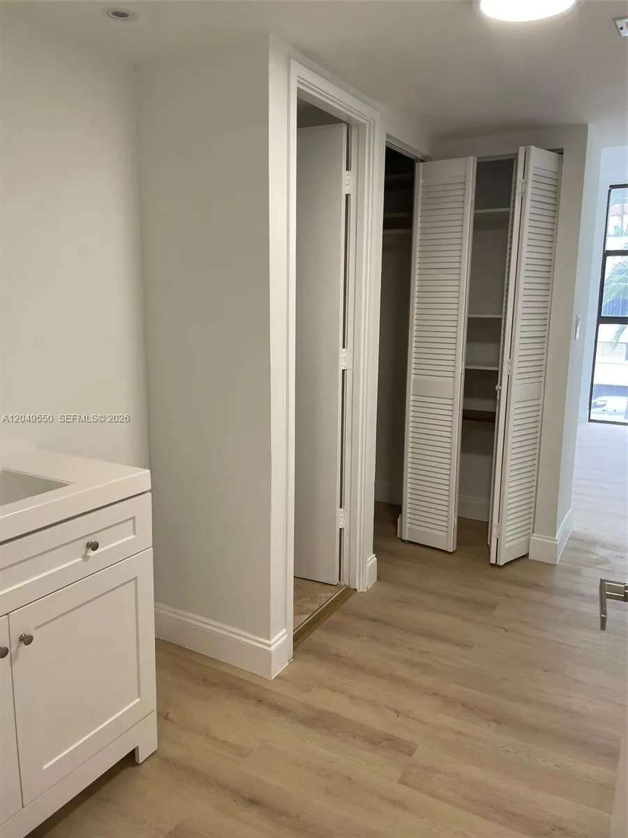 3731 Country Club Dr #323 Aventura, FL 33180
