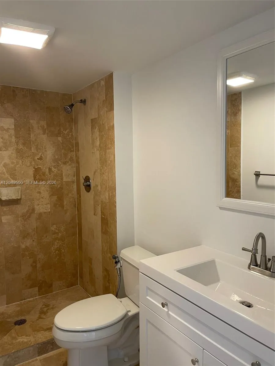 3731 Country Club Dr #323 Aventura, FL 33180