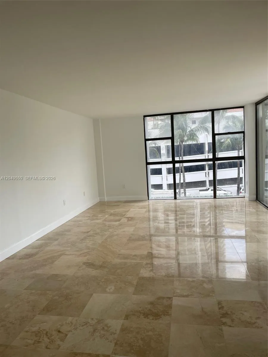 3731 Country Club Dr #323 Aventura, FL 33180
