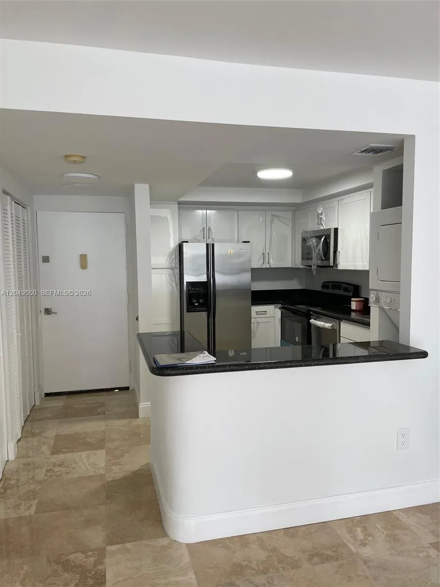 3731 Country Club Dr #323 Aventura, FL 33180