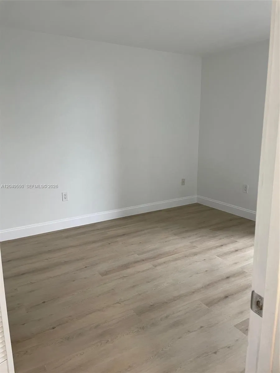 3731 Country Club Dr #323 Aventura, FL 33180