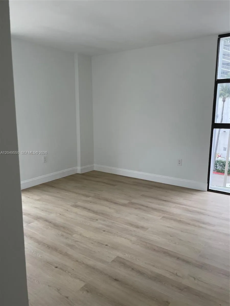 3731 Country Club Dr #323 Aventura, FL 33180