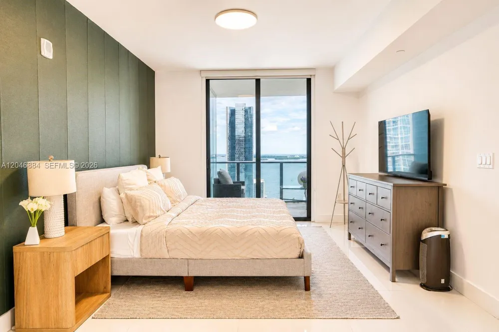1010 Brickell Ave #2402 Miami, FL 33131