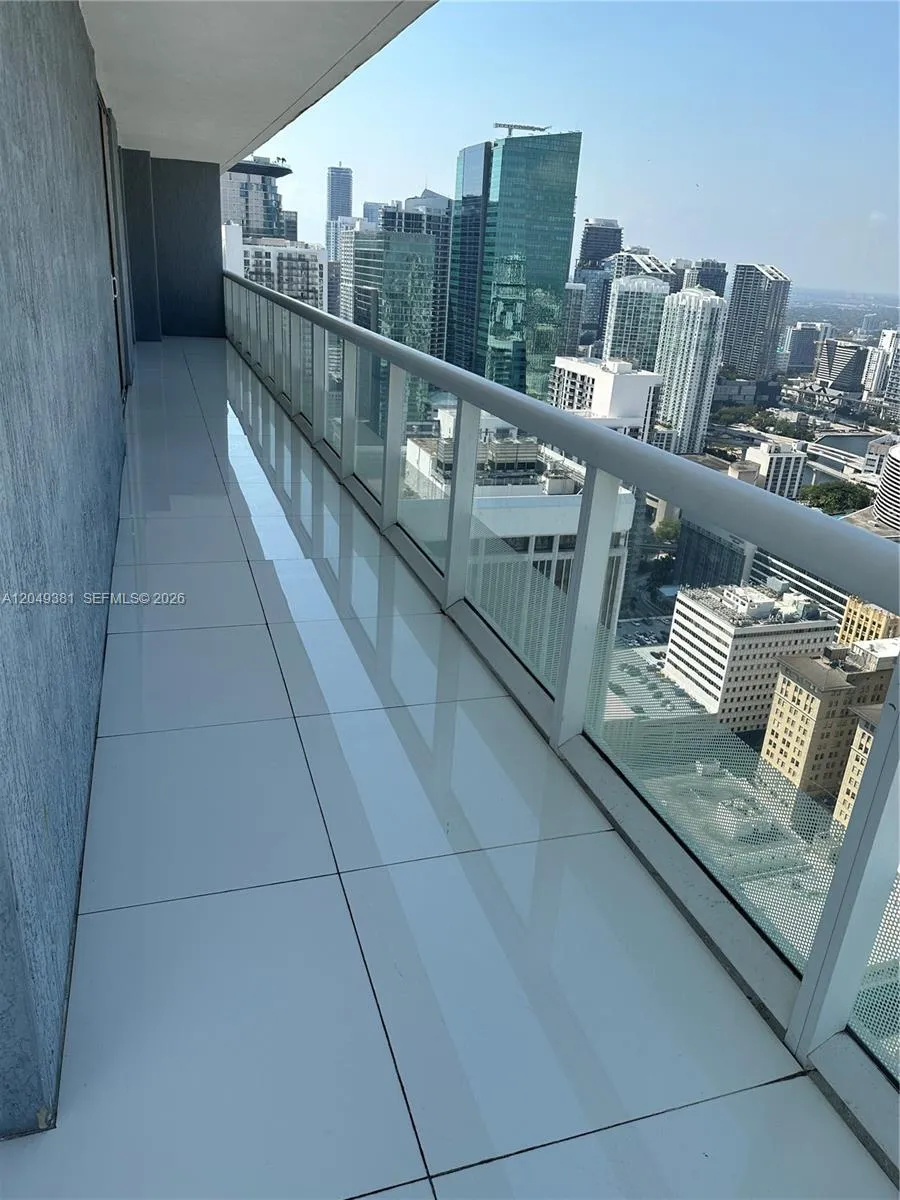 50 Biscayne Blvd #5001 Miami, FL 33132