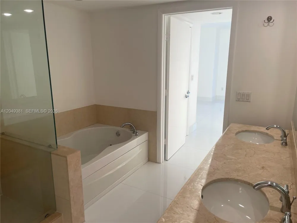 50 Biscayne Blvd #5001 Miami, FL 33132