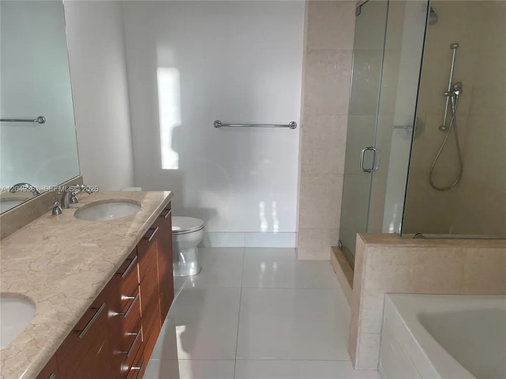 50 Biscayne Blvd #5001 Miami, FL 33132